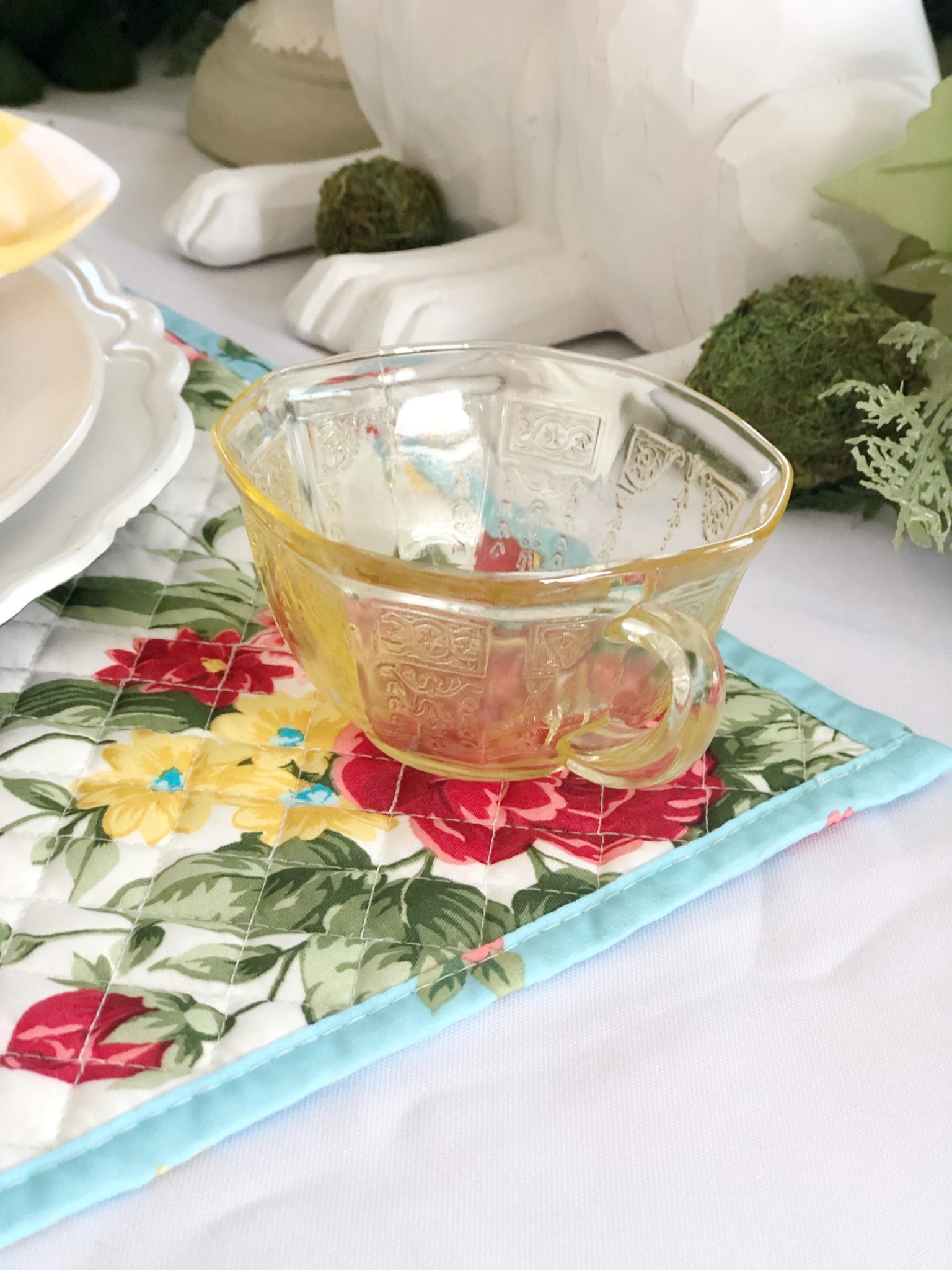 How to Create a Beautiful Easter Tablescape - The Curated Farmhouse