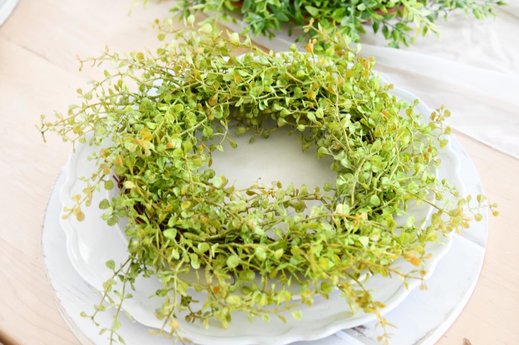 How to Create a Summer Tablescape That Wows smaller wreath