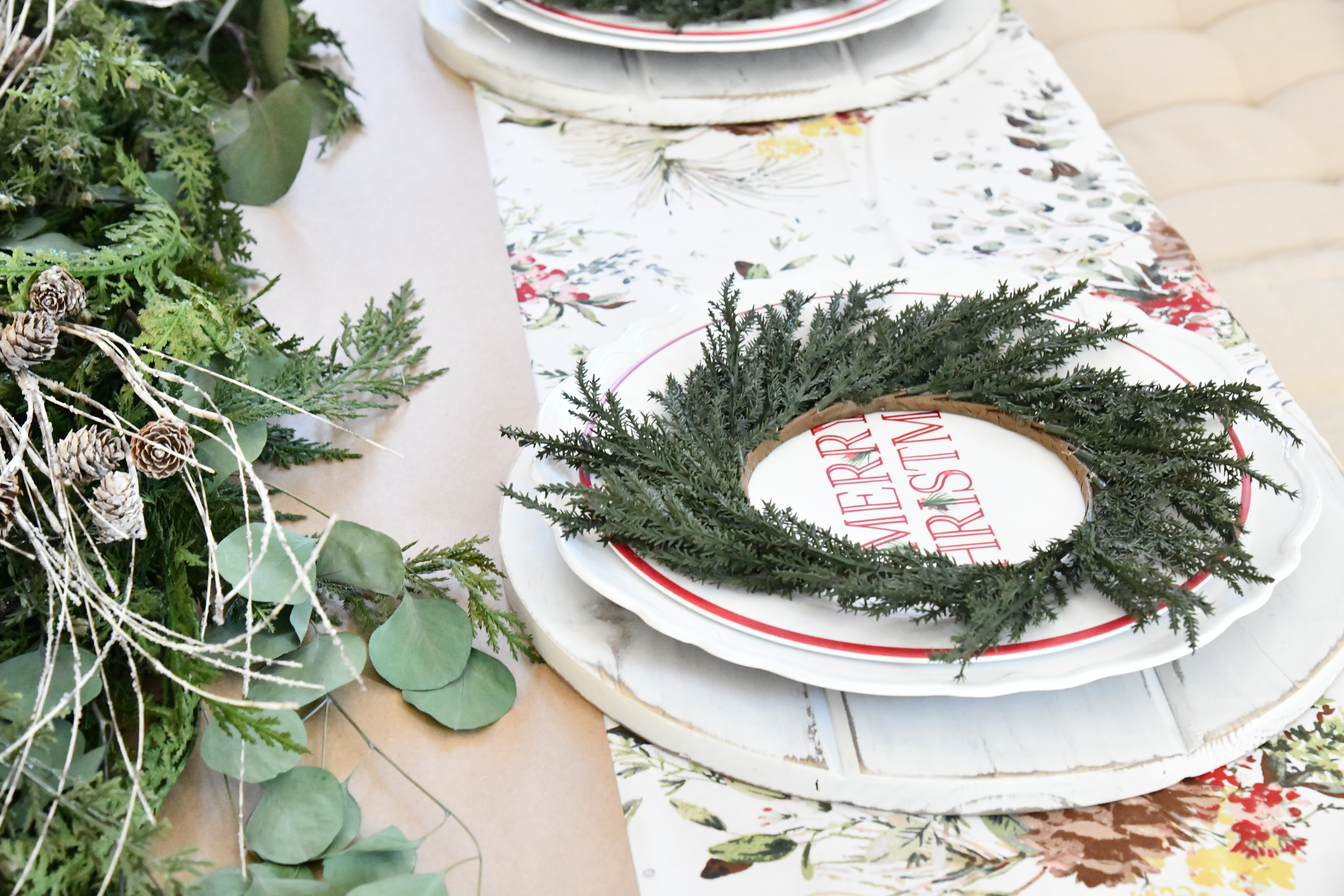 Small wreath on top of plates 