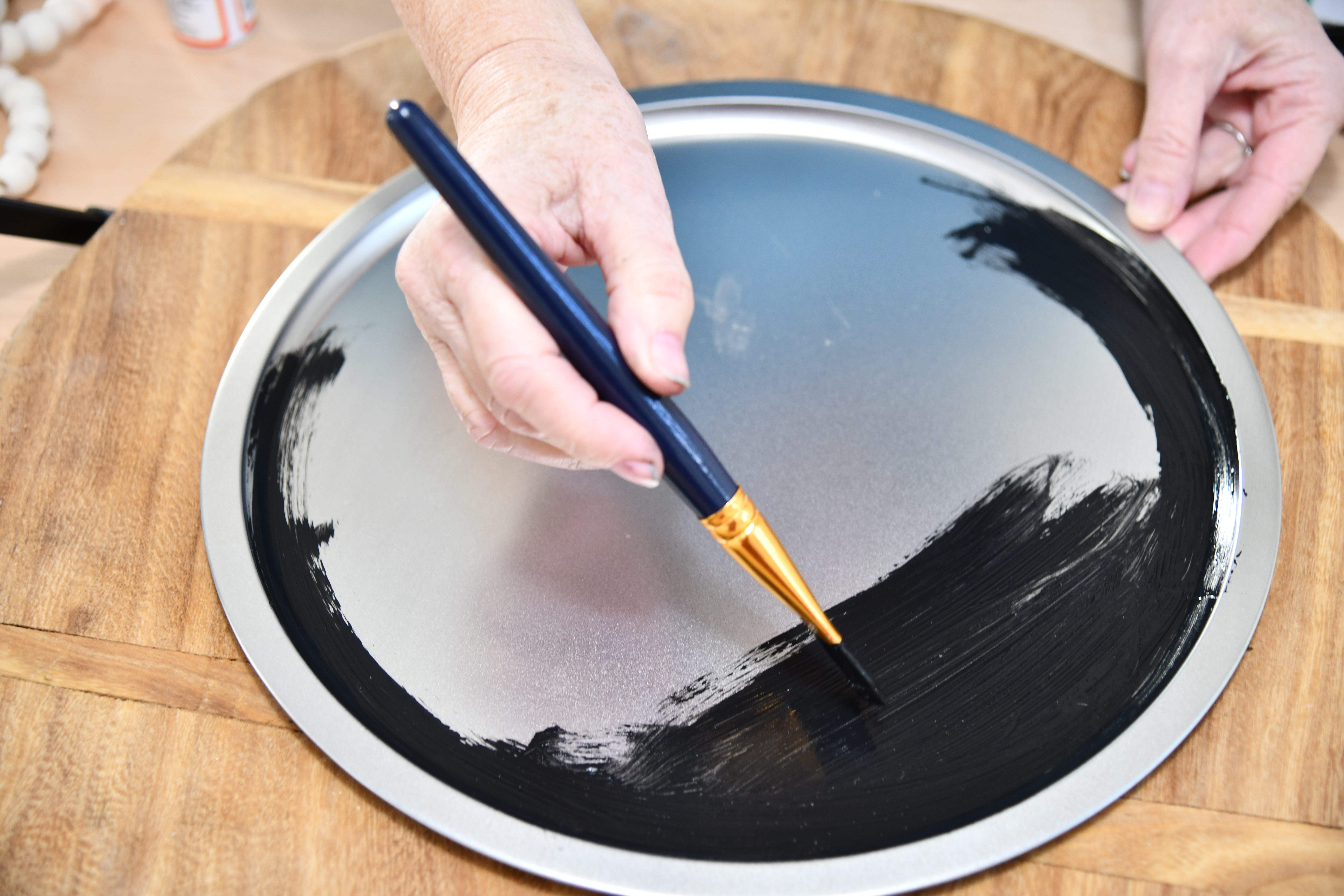Chalkboard painting a pizza pan