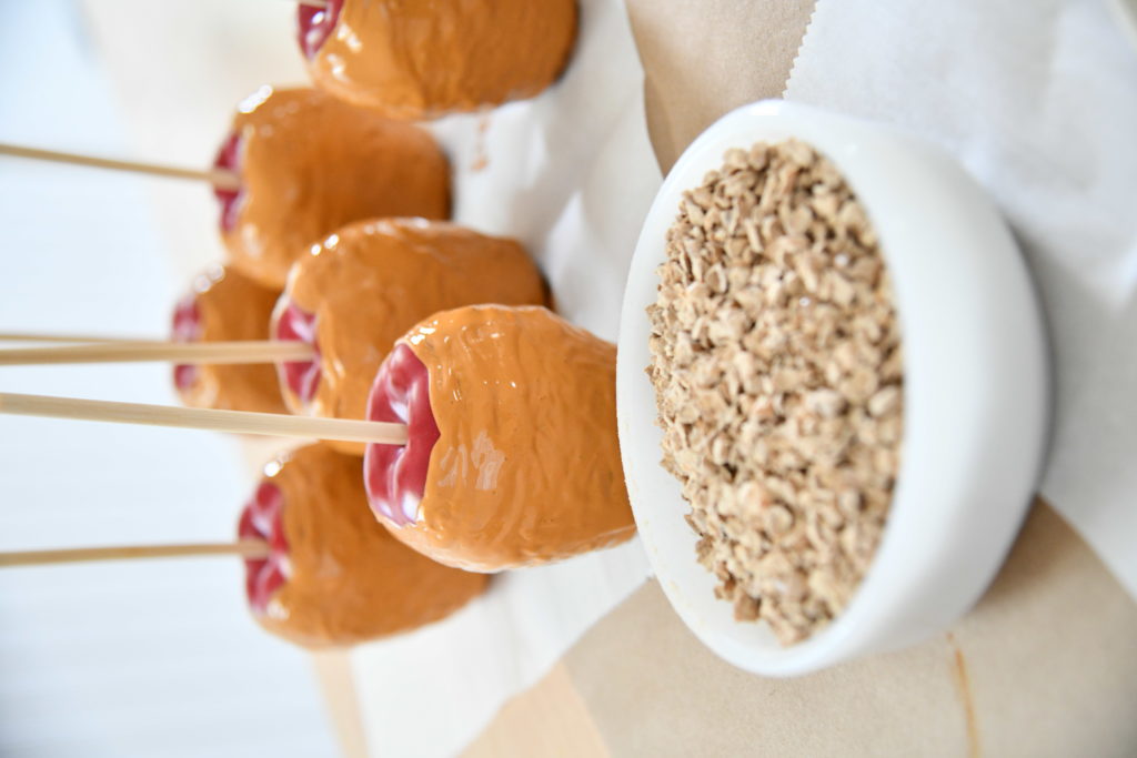 how to make faux caramel apples and nuts