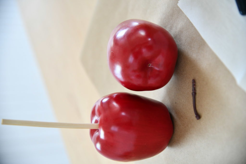 how to make faux caramel apples dowel rod in apple