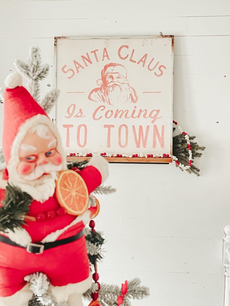 You Need These Vintage Vibes: Santa's Coming to Town! santa close up