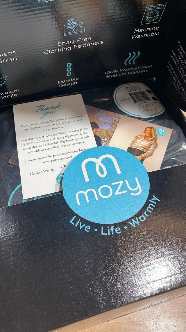 Can Mozy Keep You Warm Without Weighing You Down? close up box